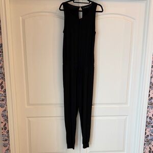 Woman’s Neesha Chic Black Sleeveless Jumpsuit Size Large